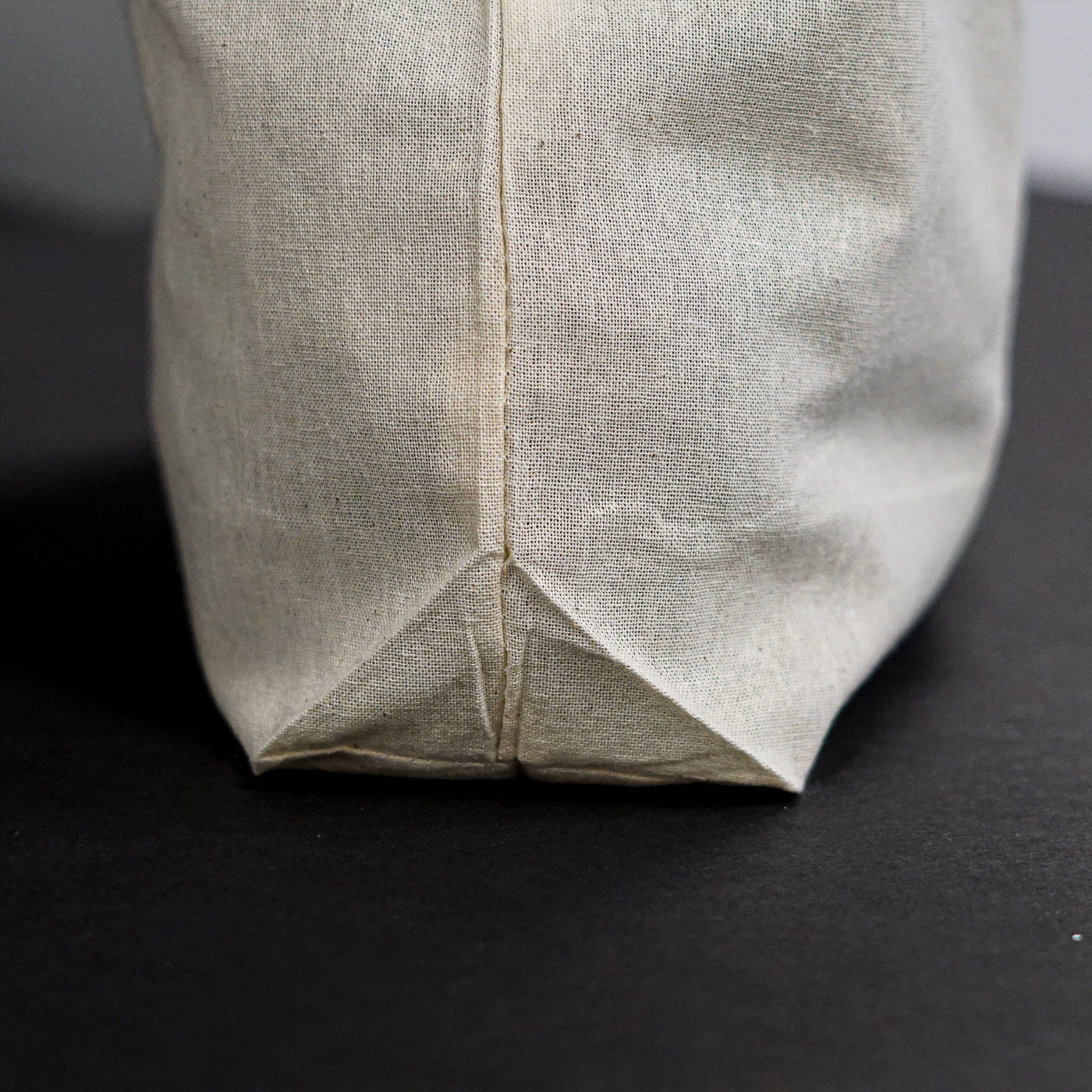 Noirtees by Noir et Noir, photo of a customized natural lightweight totebag - Detail 1