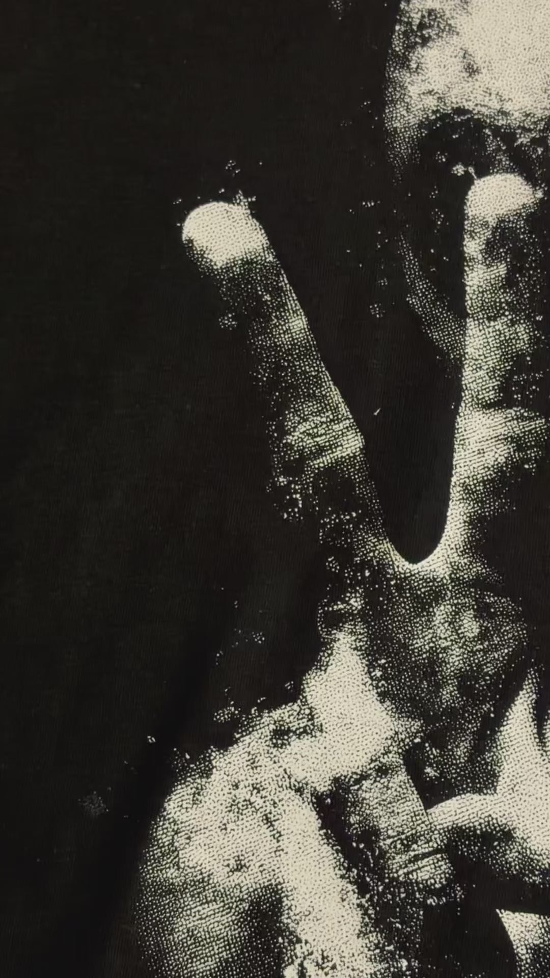 Load video: Alien Peace Sign T-Shirt | Hand-Printed in Toronto | Noir et Noir